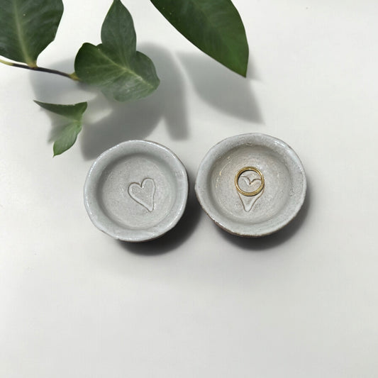 Mini Ring Dish w/Heart Antique White 2"