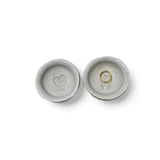 Mini Ring Dish w/Heart Antique White 2"