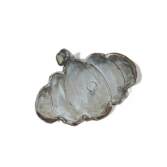 Pumpkin Harvest Ring Dish 7.5" Antique White