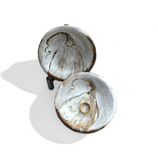 Ring Dish Pumpkin Antique White 4"