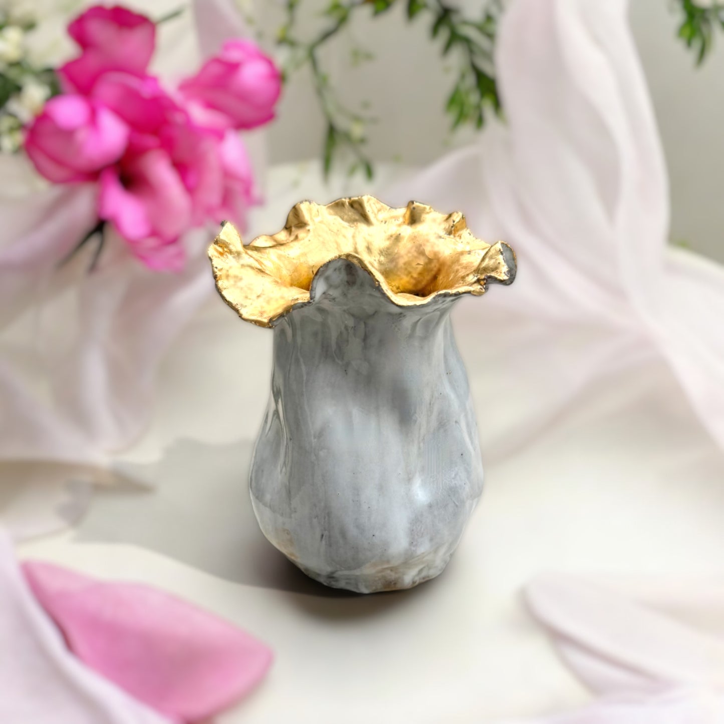 Sak Vase w/Gold Leaf  7" X 6"