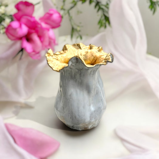 Sak Vase w/Gold Leaf  7" X 6"