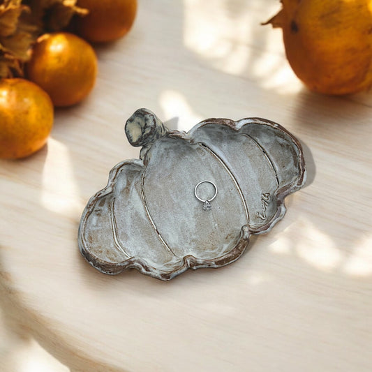 Pumpkin Harvest Ring Dish 7.5" Antique White