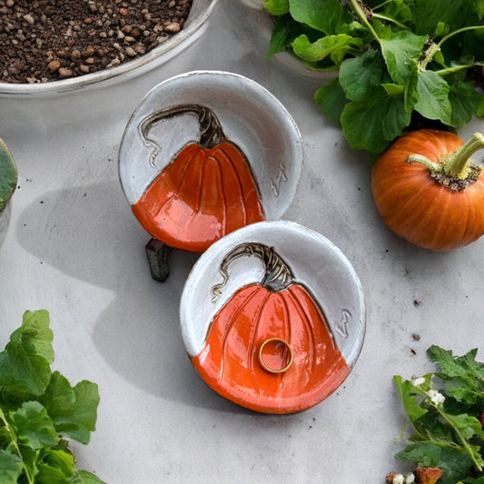 Ring Dish Pumpkin Orange 4" & Easel Bundle