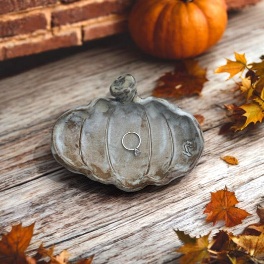 Pumpkin Harvest Ring Dish Antique White 5½" W