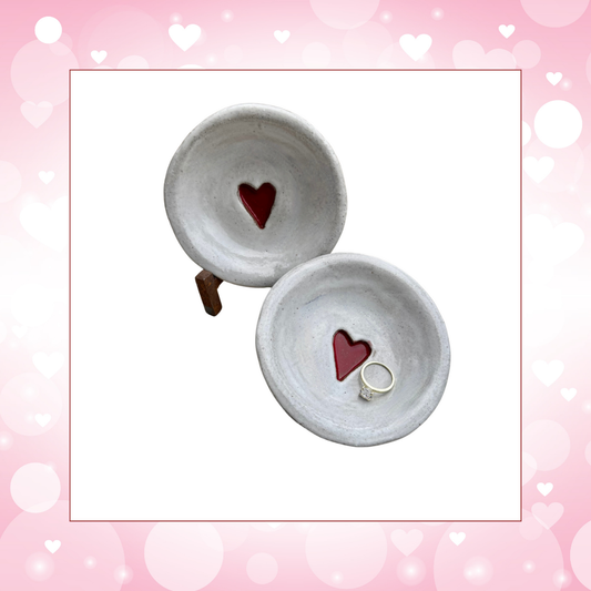 Ring Dish Red Heart 4" Antique White & Easel Bundle