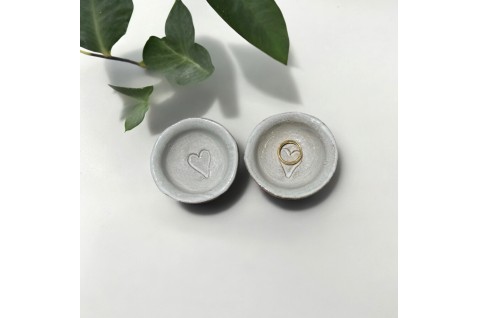 Mini Ring Dish w/Heart Antique White 2"