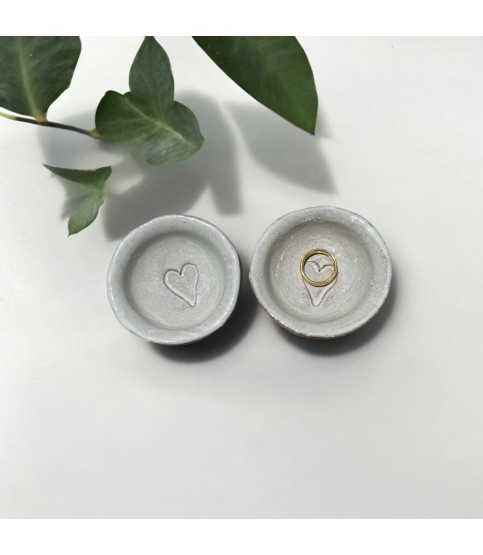 Mini Ring Dish w/Heart Antique White 2"