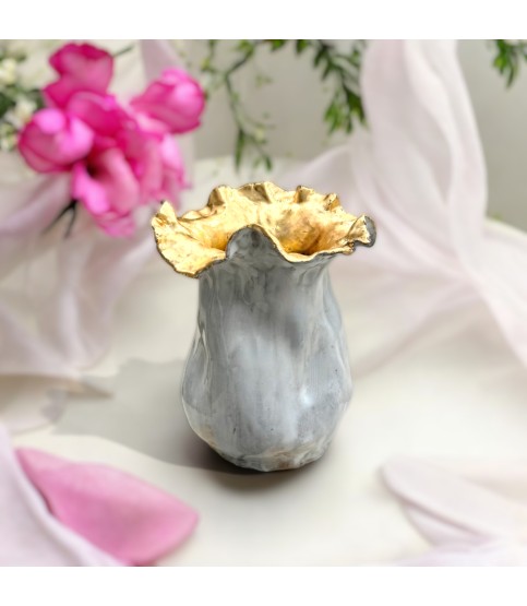 Sak Vase w/Gold Leaf  7" X 6" 